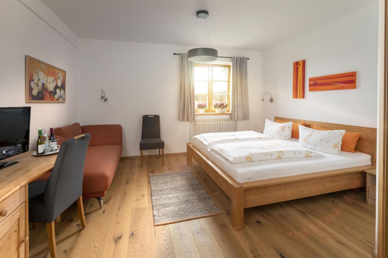 Pension Bernhardhof Otterfing Buitenkant foto