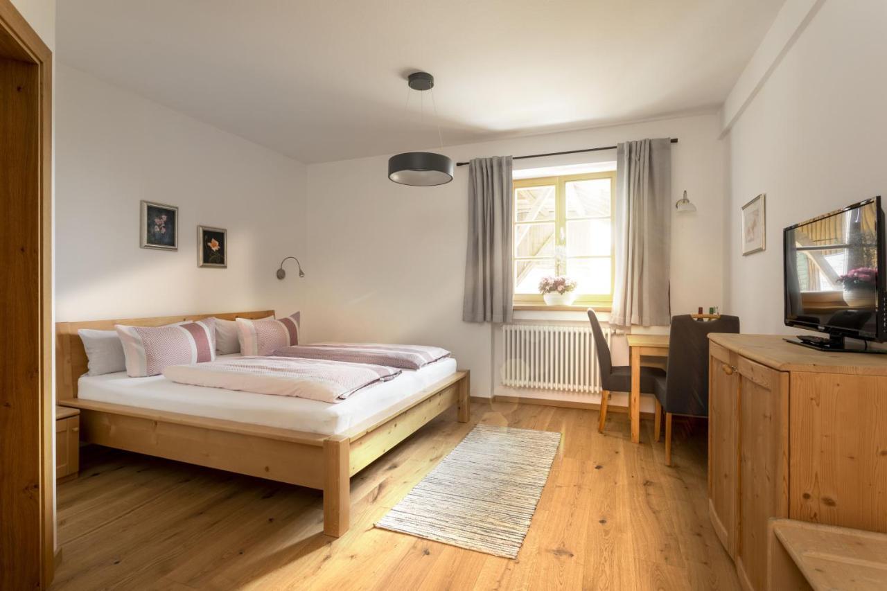 Pension Bernhardhof Otterfing Buitenkant foto