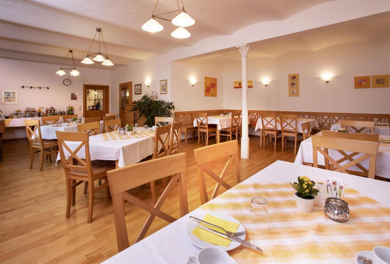 Pension Bernhardhof Otterfing Buitenkant foto