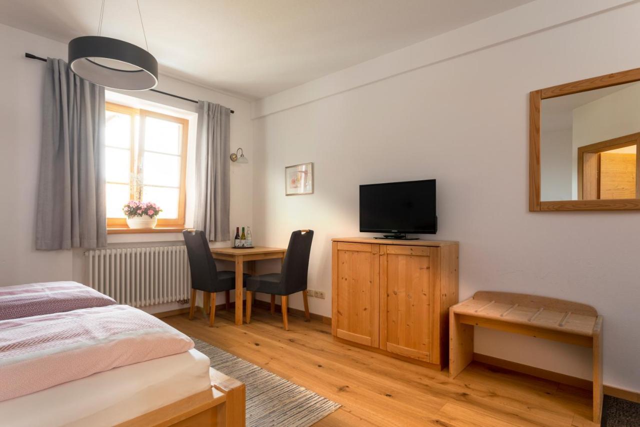Pension Bernhardhof Otterfing Buitenkant foto