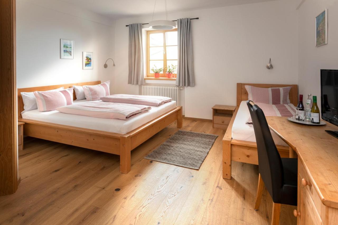 Pension Bernhardhof Otterfing Buitenkant foto