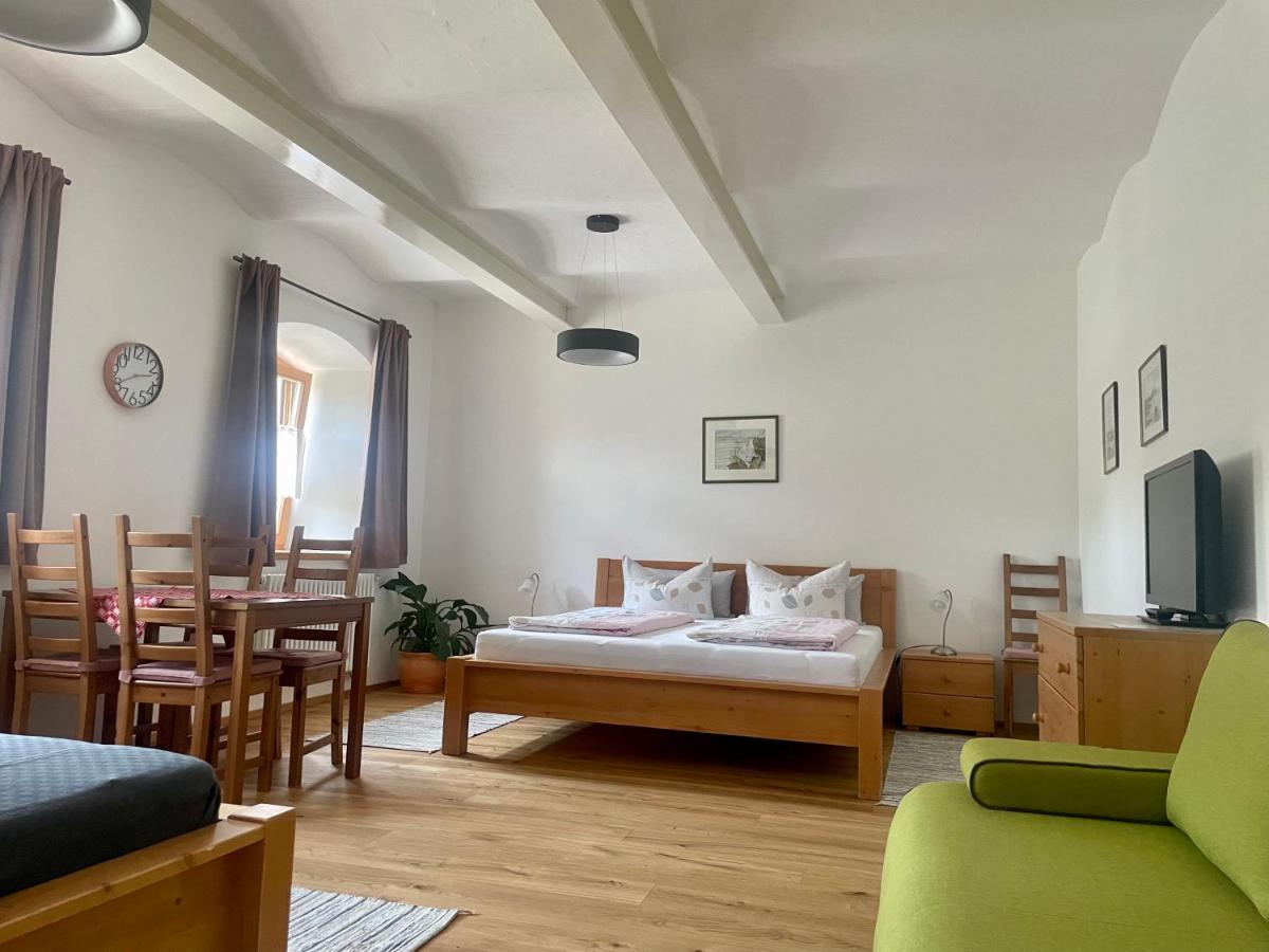 Pension Bernhardhof Otterfing Buitenkant foto