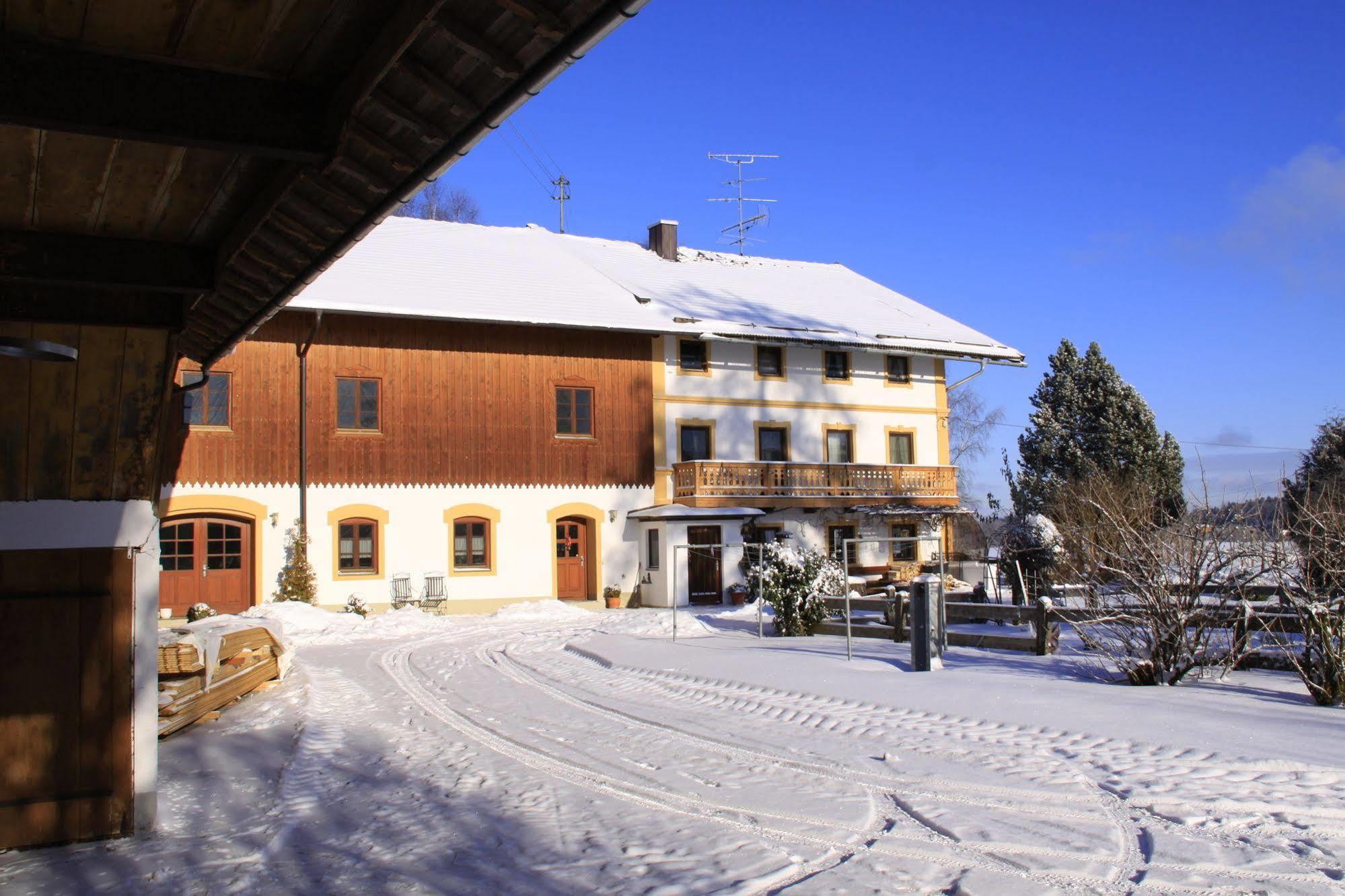 Pension Bernhardhof Otterfing Buitenkant foto