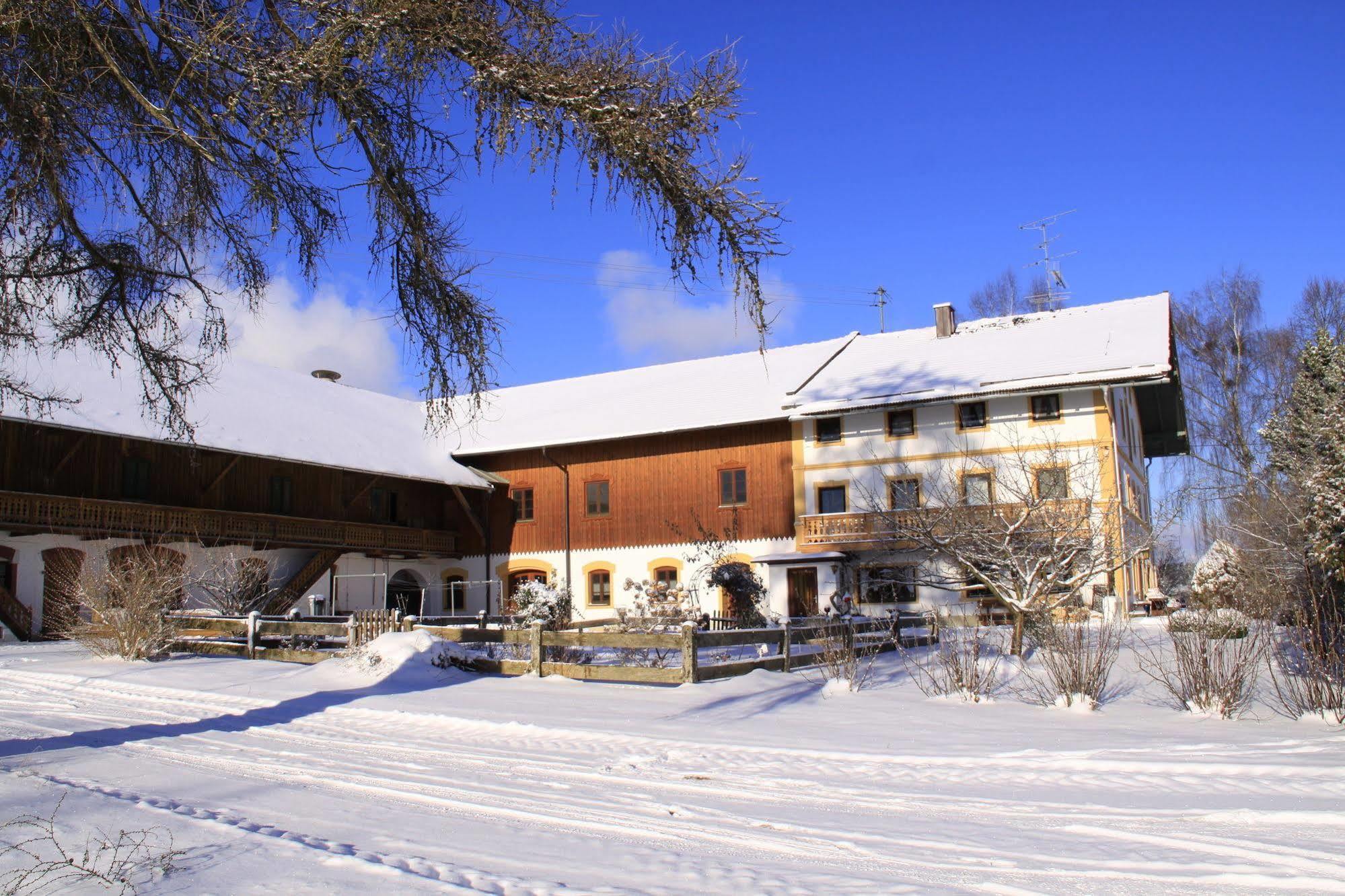 Pension Bernhardhof Otterfing Buitenkant foto