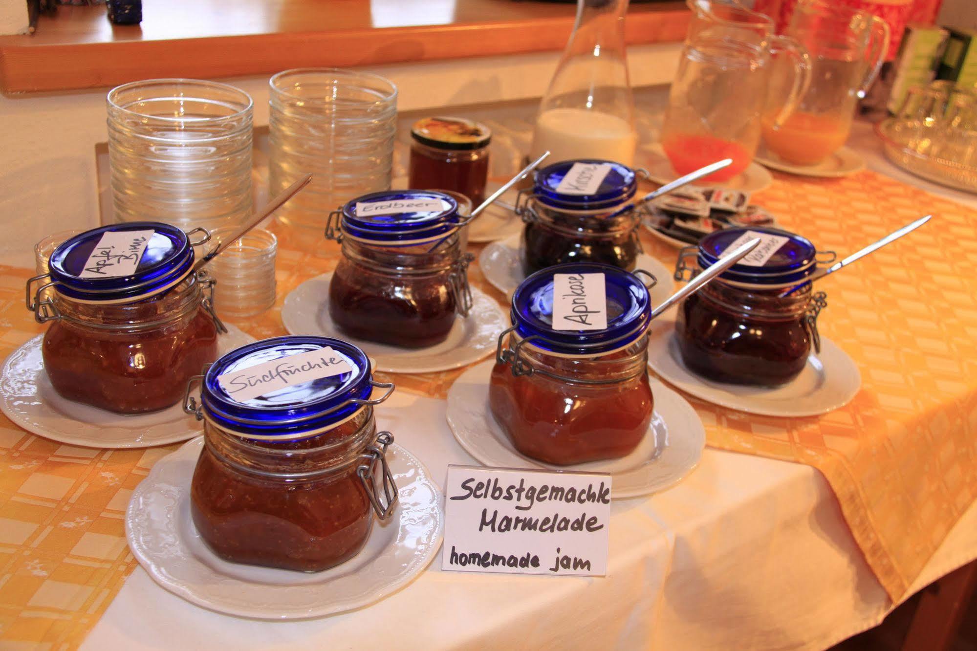 Pension Bernhardhof Otterfing Buitenkant foto