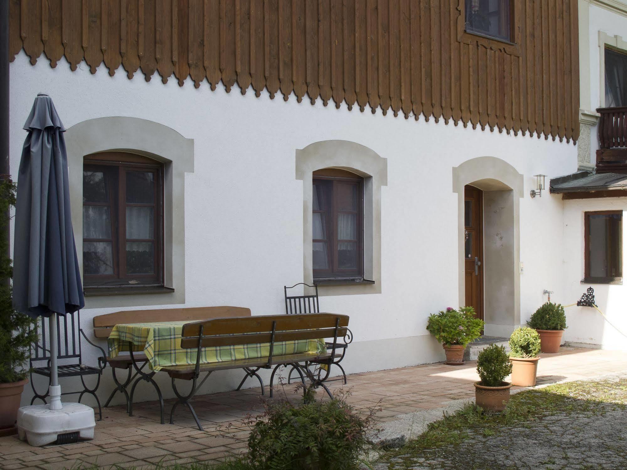Pension Bernhardhof Otterfing Buitenkant foto