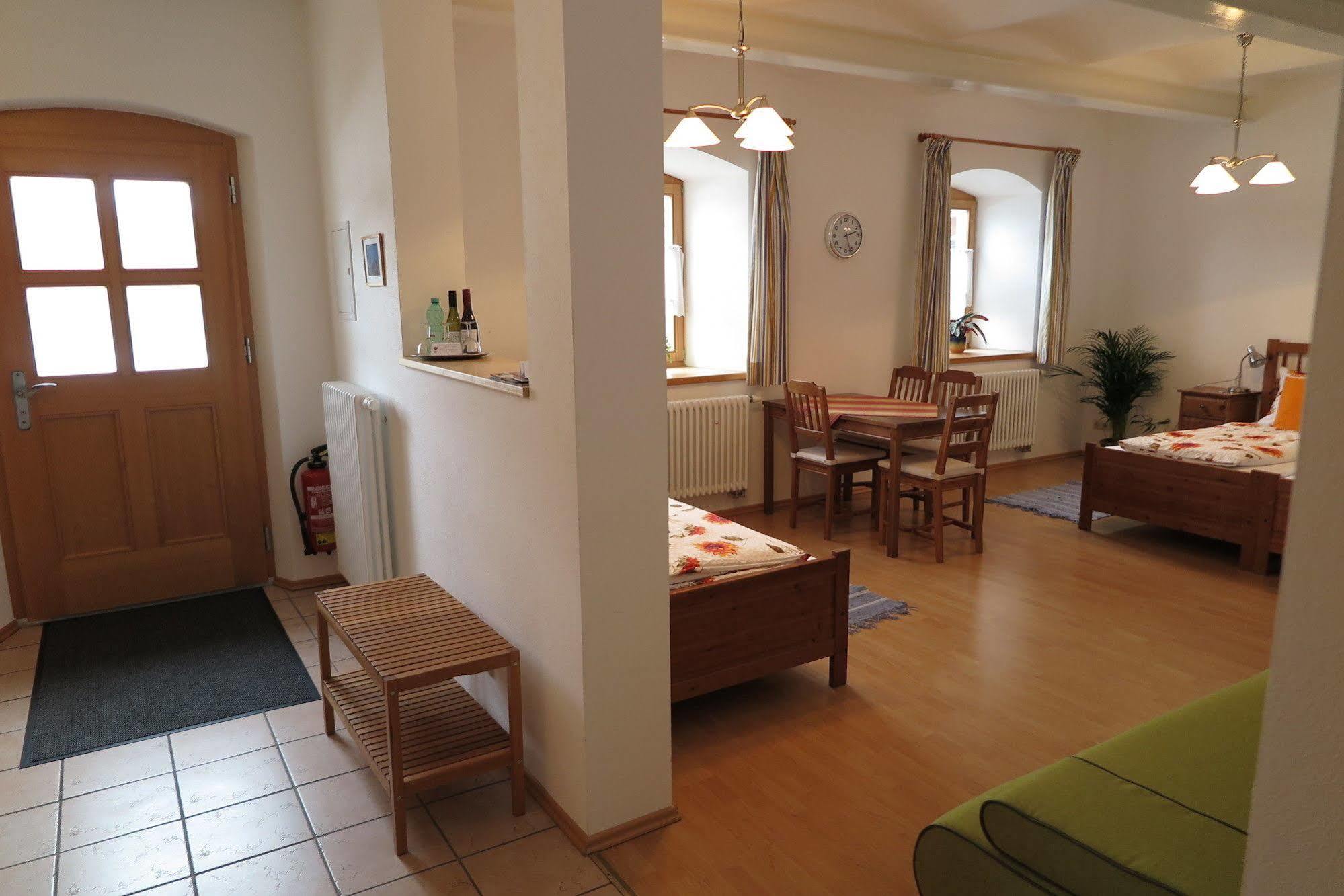 Pension Bernhardhof Otterfing Buitenkant foto