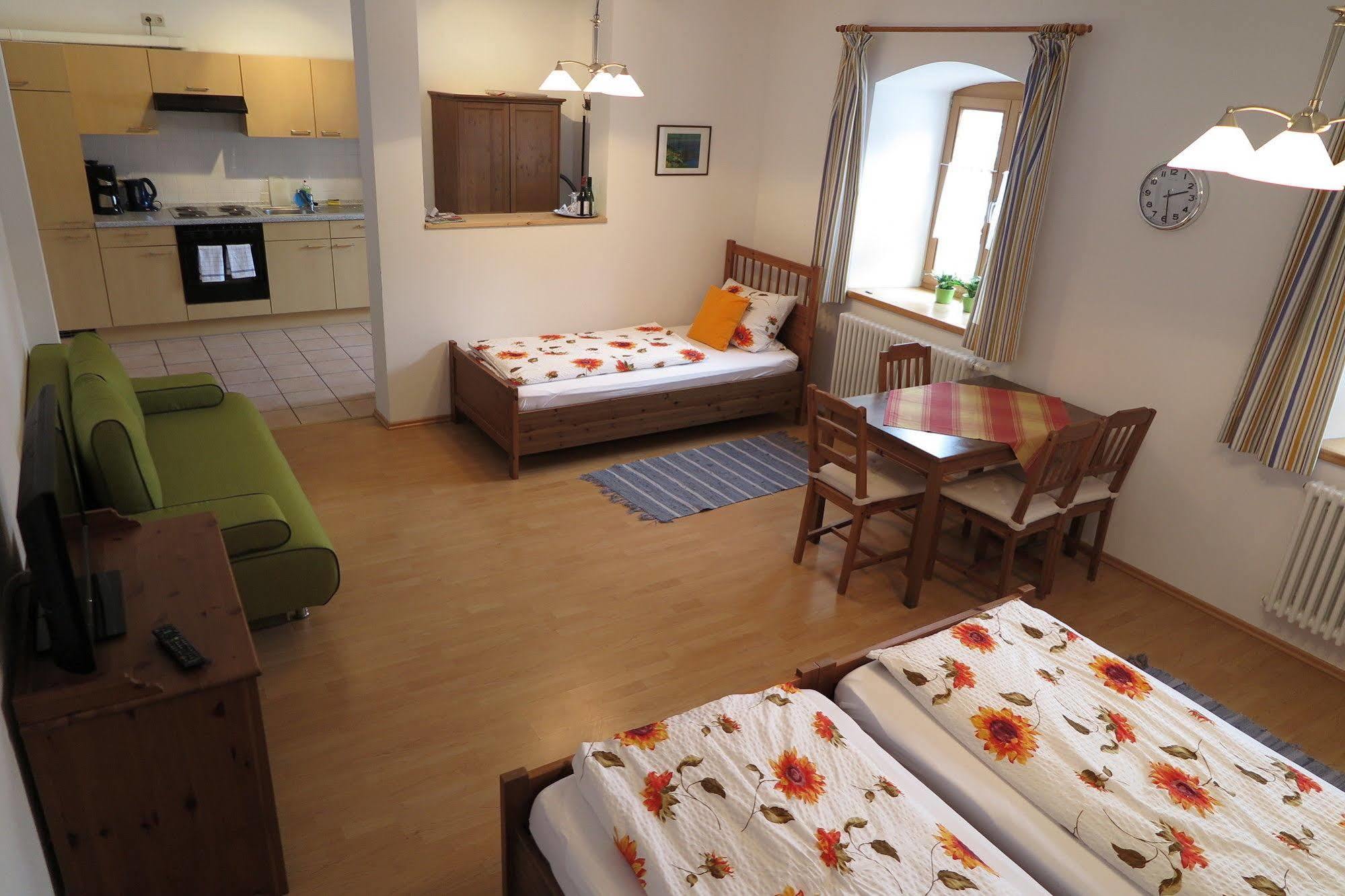 Pension Bernhardhof Otterfing Buitenkant foto