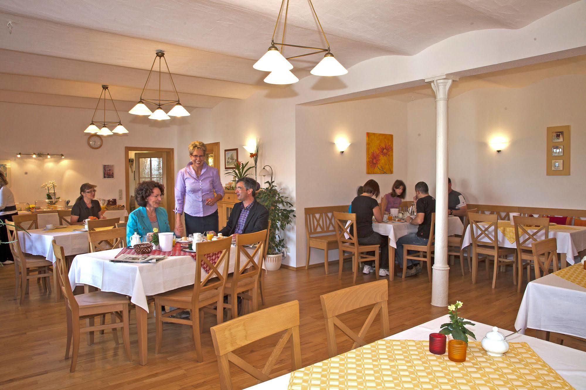 Pension Bernhardhof Otterfing Buitenkant foto