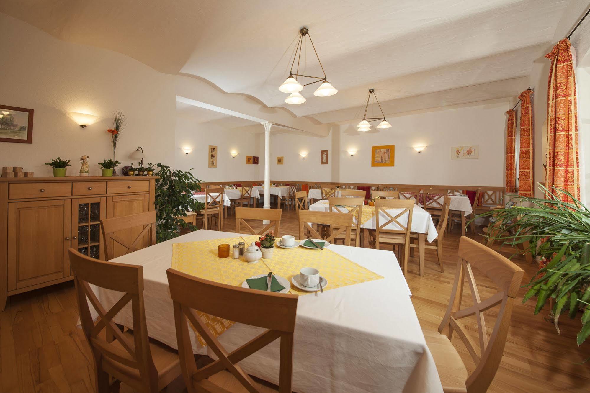 Pension Bernhardhof Otterfing Buitenkant foto