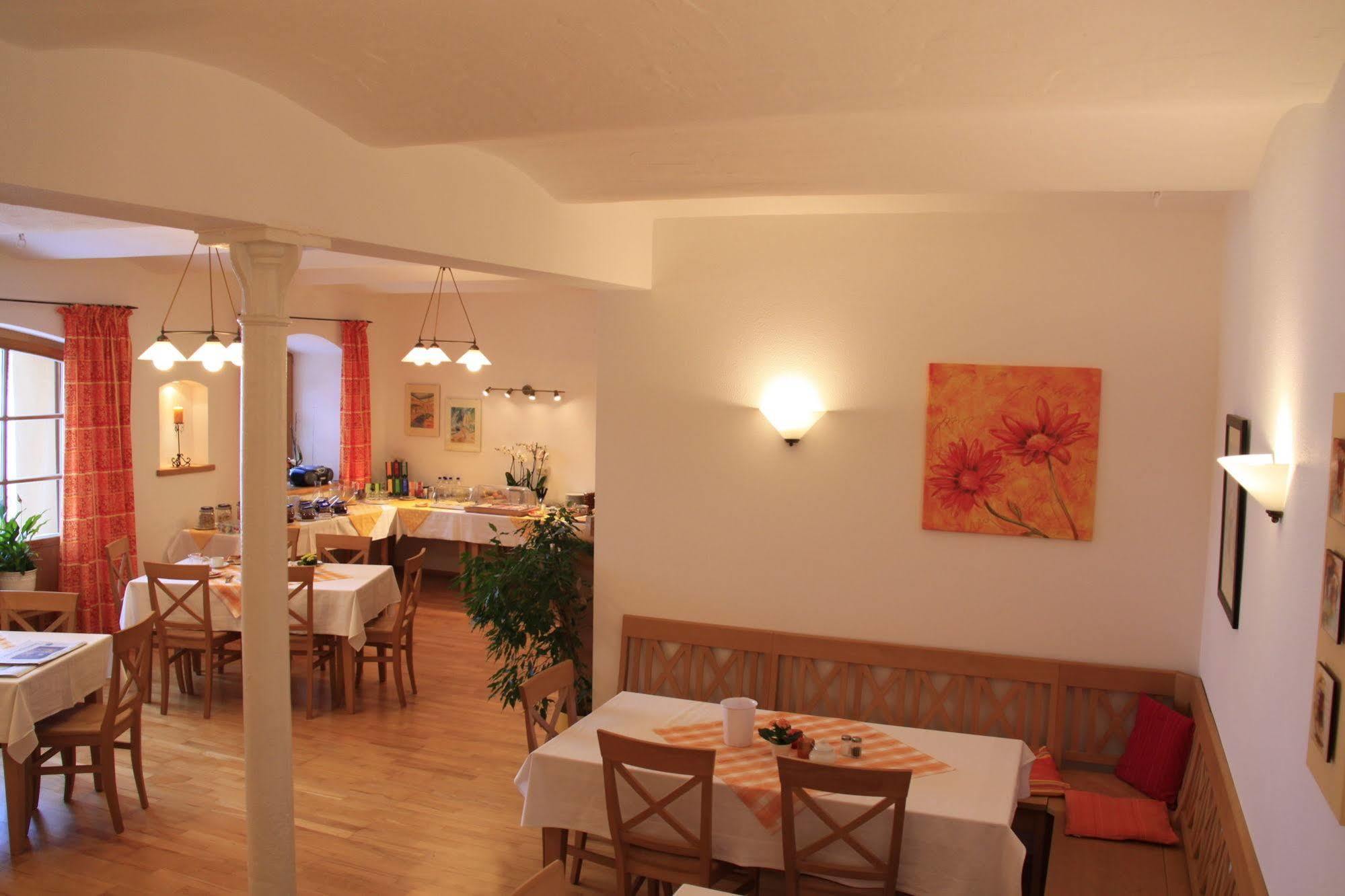 Pension Bernhardhof Otterfing Buitenkant foto
