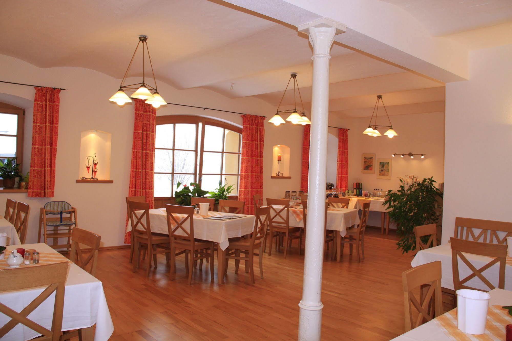 Pension Bernhardhof Otterfing Buitenkant foto